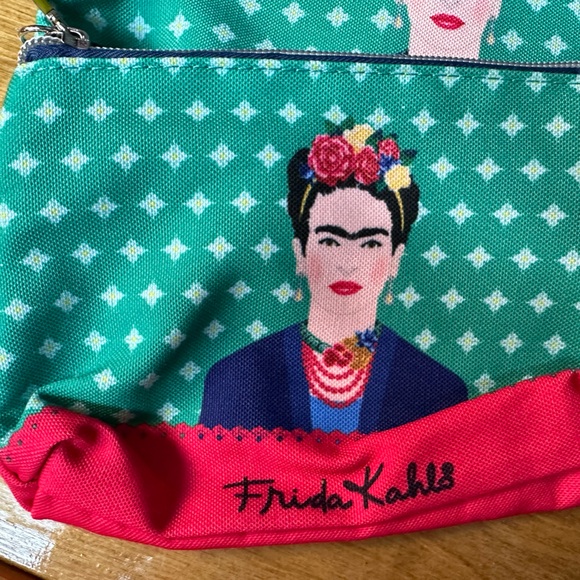 Makeup pouch bundle - Picture 2 of 11